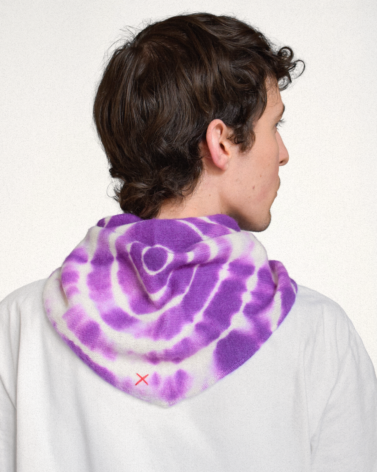 Tie-Dye Dreieckschal Offwhite/Bright Violet aus Kaschmir von Mell-o – Ansicht 3