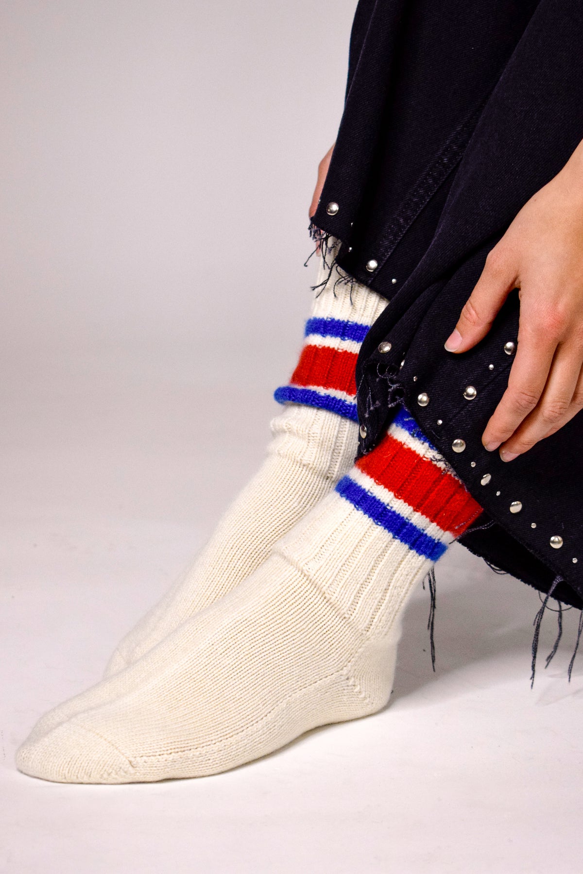 Sporty Kaschmirsocken Natur mit Blau/Rot von Mell-o – Ansicht 2