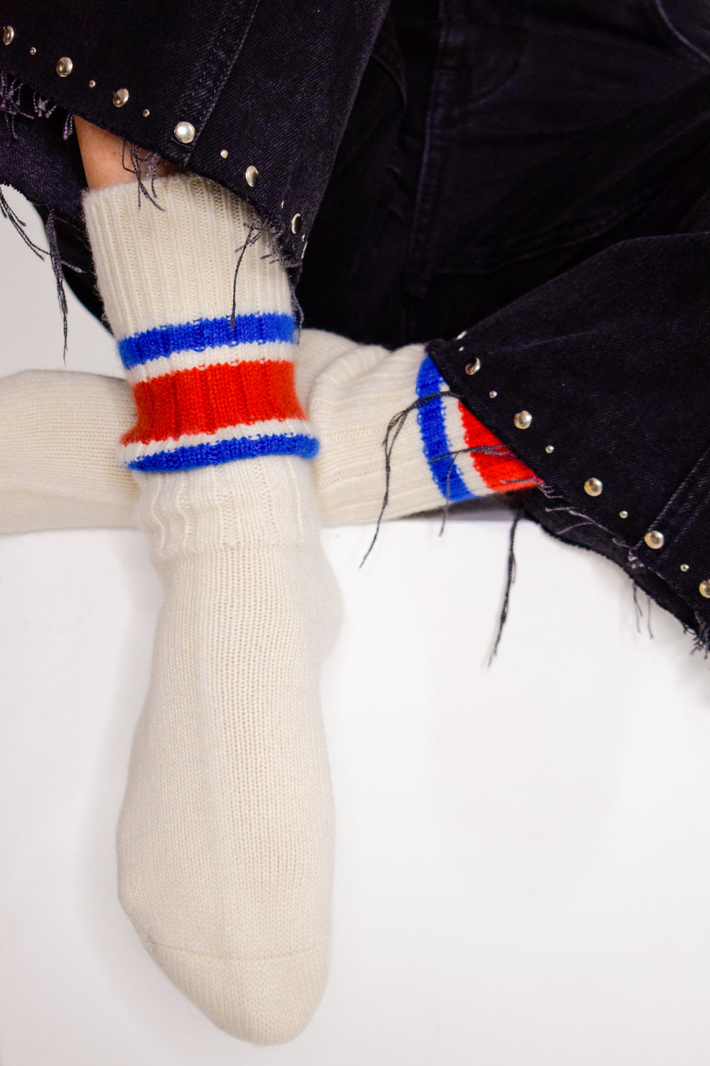 Sporty Kaschmirsocken Natur mit Blau/Rot von Mell-o – Ansicht 5