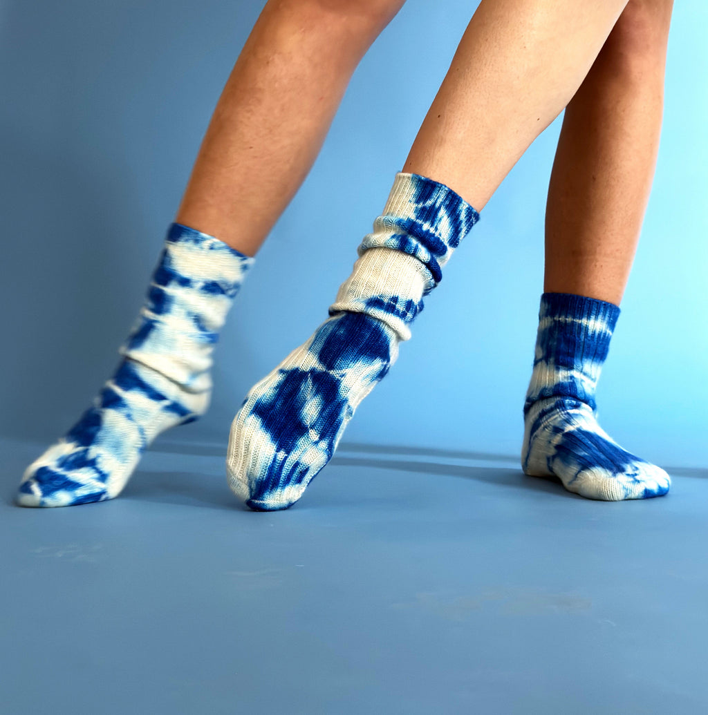 Tie-Dye Kaschmirsocken Azur von Mell-o – Ansicht 2