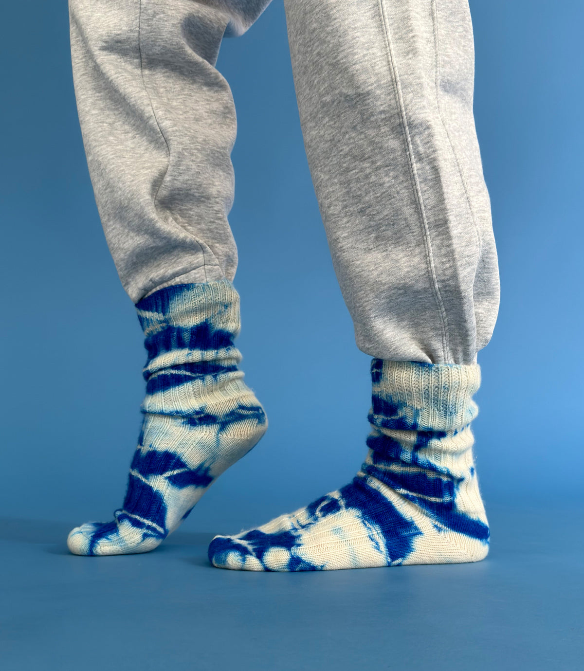 Tie-Dye Kaschmirsocken Azur von Mell-o – Ansicht 3