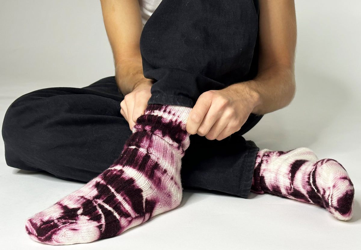 Tie-Dye Kaschmirsocken Bordeaux von Mell-o – Ansicht 4