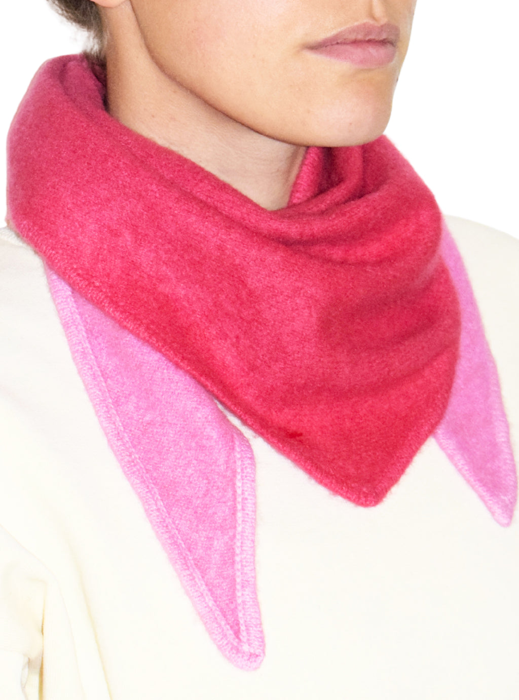 Kleiner Dip-Dye Dreieckschal Himbeer/Pink aus Kaschmir von Mell-o – Ansicht 2