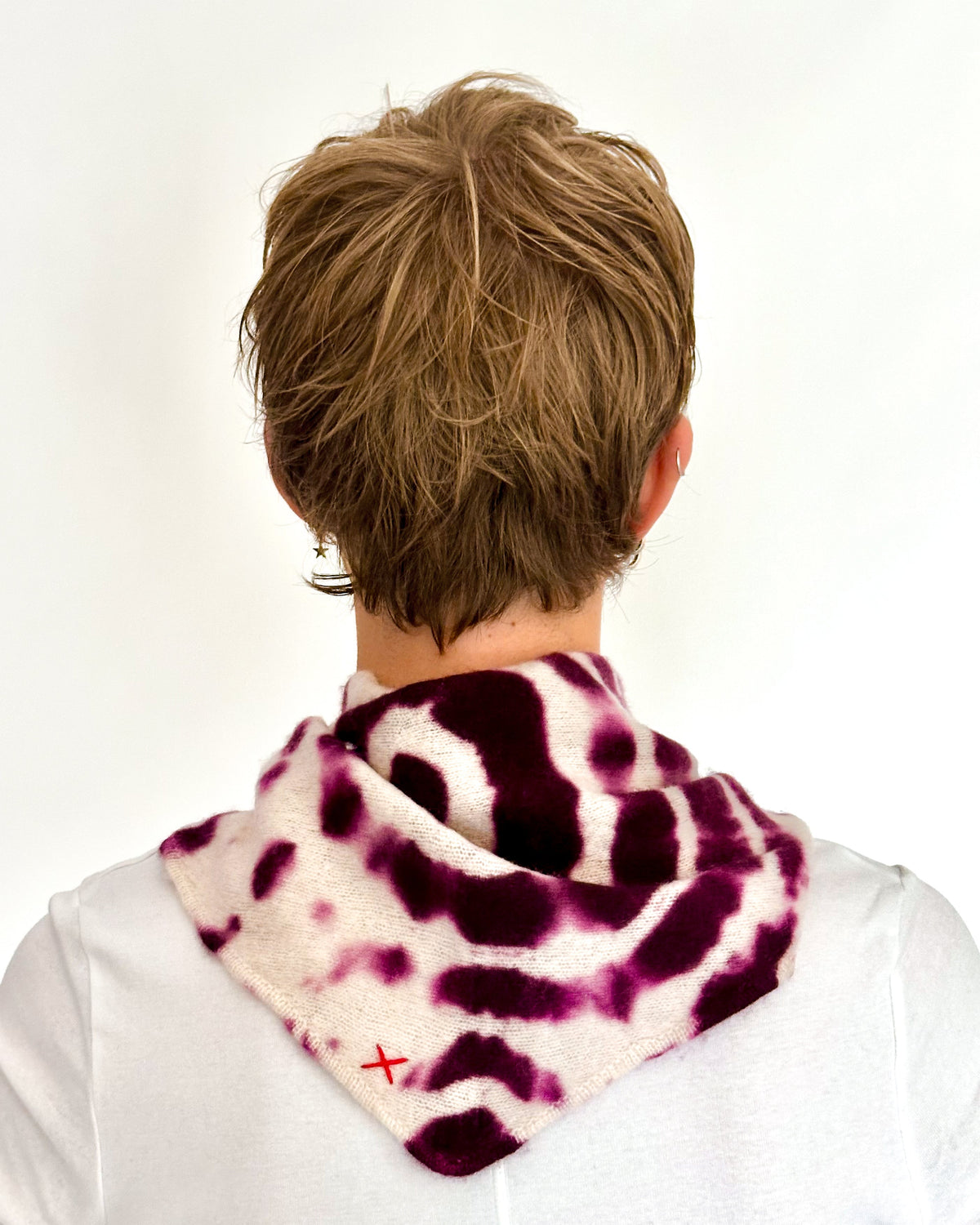 Tie-Dye Dreieckschal Offwhite/Bordeaux aus Kaschmir von Mell-o – Ansicht 4