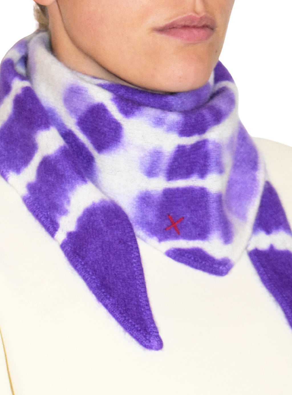 Tie-Dye Dreieckschal Offwhite/Bright Violet aus Kaschmir von Mell-o – Ansicht 2